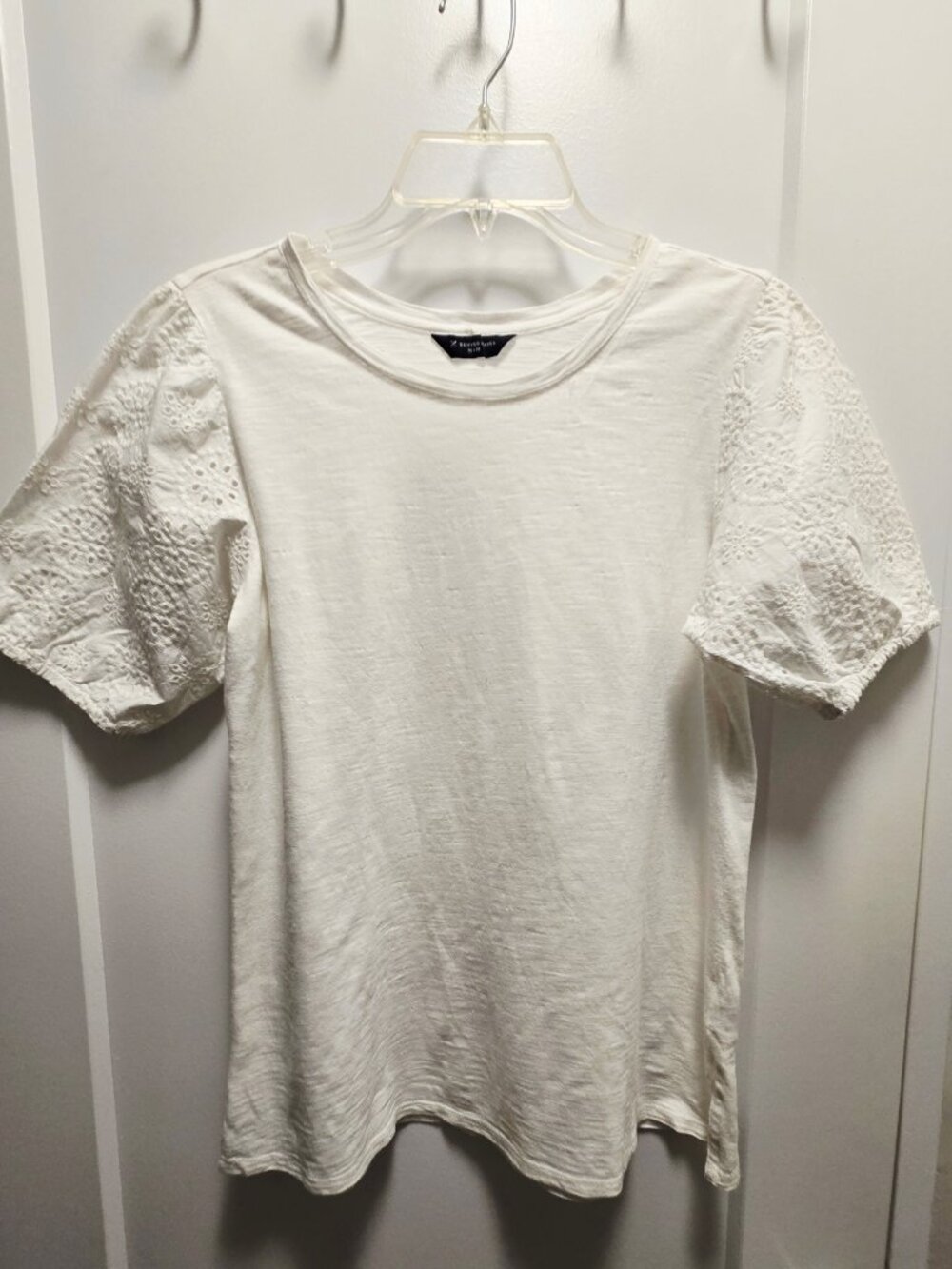 DENVER HAYES Women's White Puff Eyelet Sleeves w/Elastic Tee - Size Medium